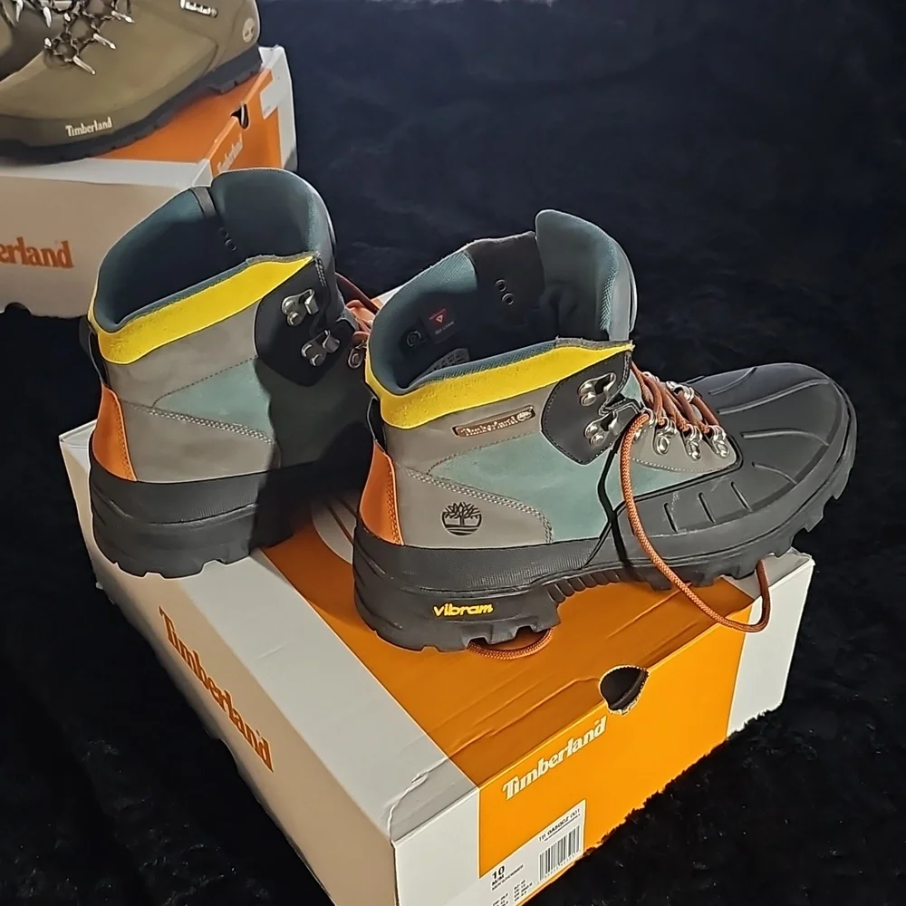 Men Timberland Boots - Picture 2 of 3